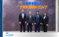 BAKKA Genel Sekreteri Mehmet ÇETİNKAYA, Sürdürülebilir Kalkınma Birimi Başkanı Ümran ÖZTÜRK CAN ve Sürdürülebilir Kalkınma Birimi Uzmanı Burak ÜNAL, Karabük Teknokent Genel Müdürü Dr. Öğr. Üyesi Samet NOHUTÇU’yu ziyaret etti.